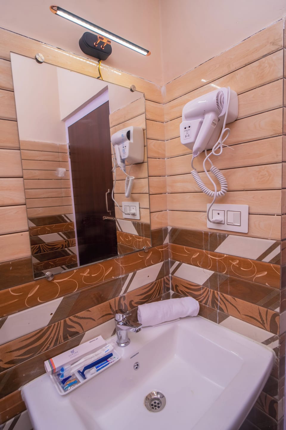Superior Double Room, Balcony, Mountain View | Bathroom | Shower, free toiletries, hair dryer, slippers