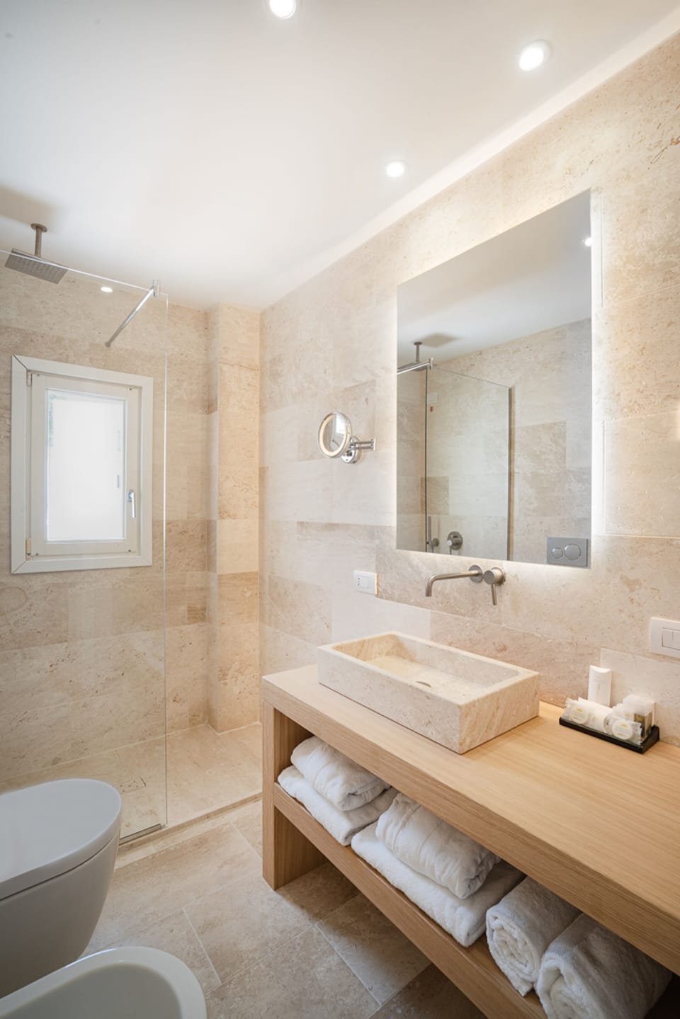 Classic Double or Twin Room | Bathroom | Shower, hair dryer, bathrobes, bidet