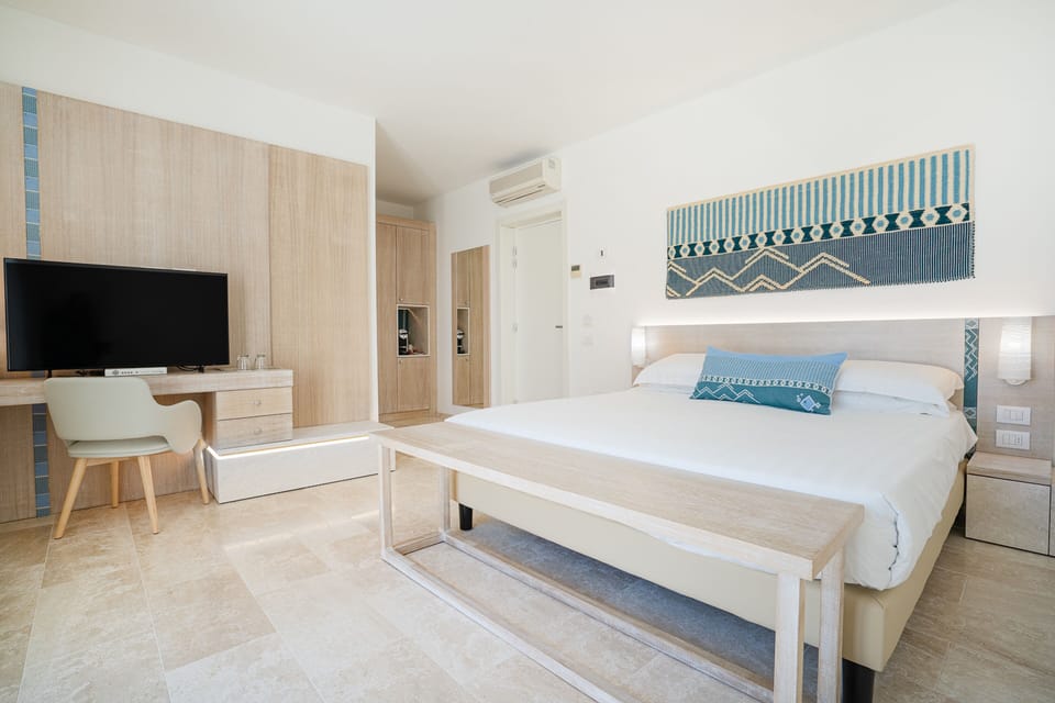 Deluxe Double or Twin Room | Minibar, in-room safe, free cribs/infant beds, free WiFi