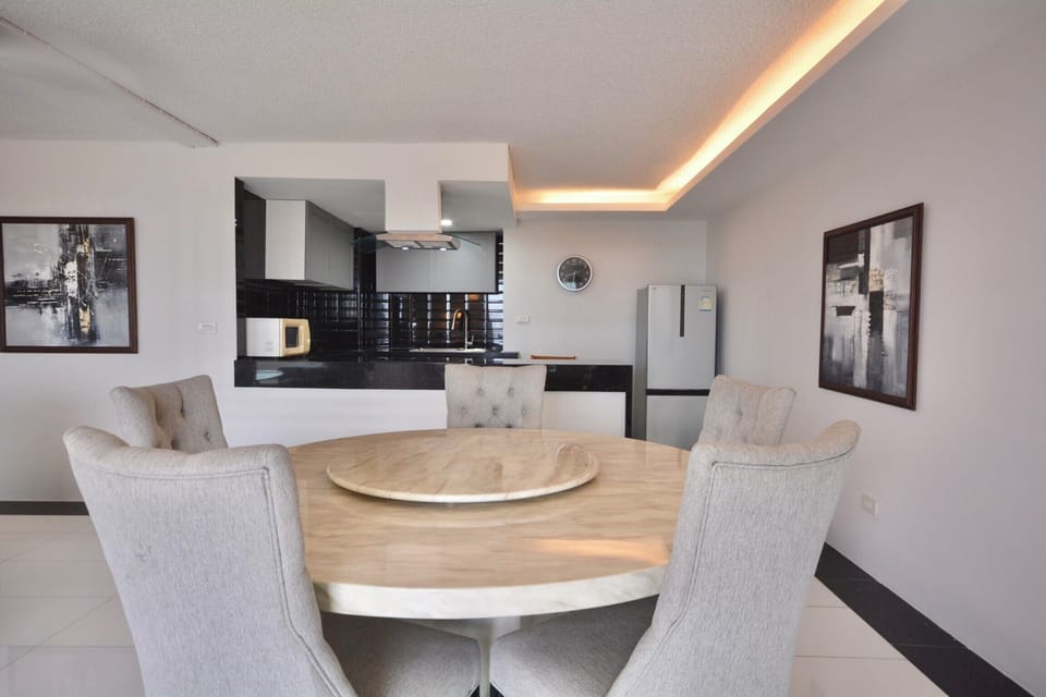 Apartment, 1 Bedroom, Smoking, Balcony | Dining room