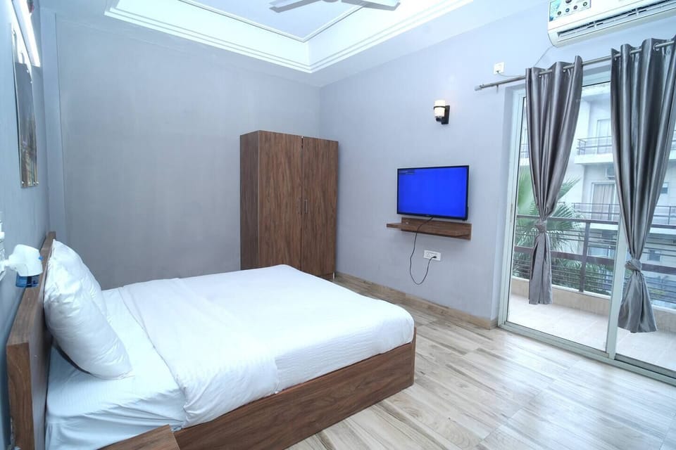 Iron/ironing board, free WiFi