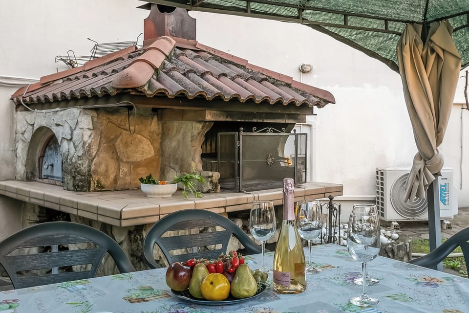 Standard Apartment, Multiple Bedrooms, 2 Bathrooms (Thai House private parking near lake) | Outdoor dining