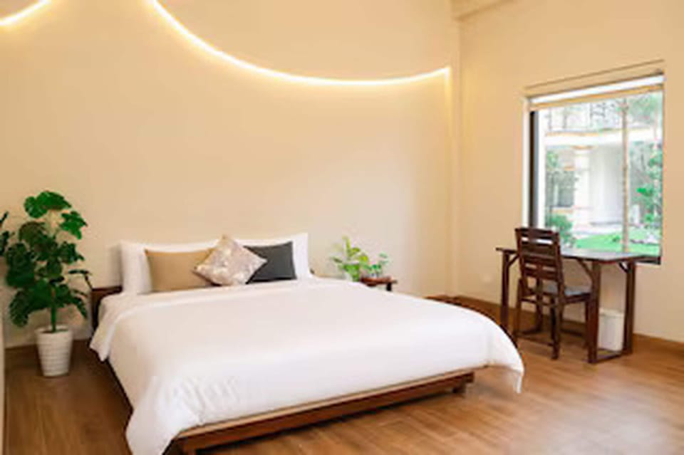 Modern Deluxe Room With Terrace | Minibar, WiFi (free), bed sheets