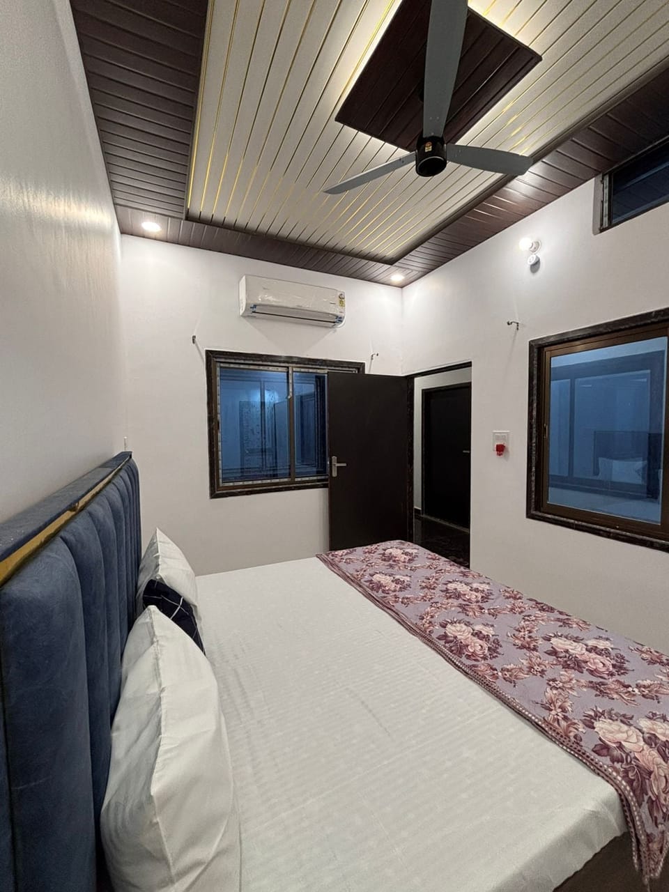 Superior Double Room | Desk, laptop workspace, free WiFi