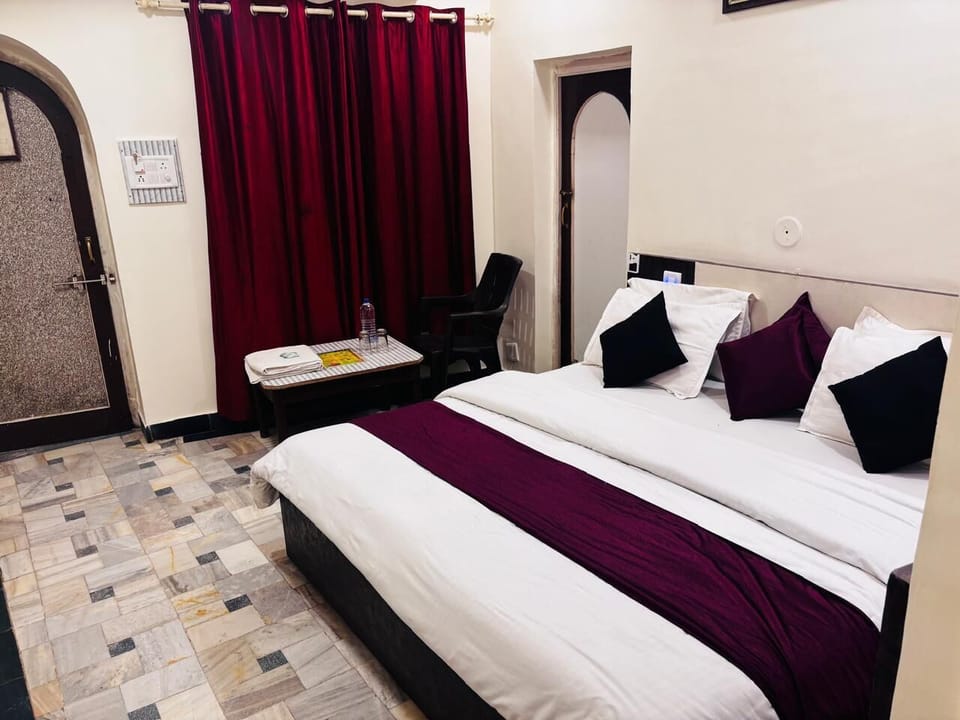 Deluxe Room | Free WiFi, bed sheets