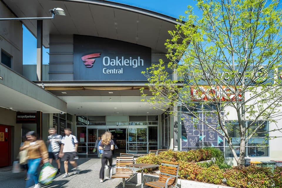 5min drive or 7min walk to Oakleigh Central.