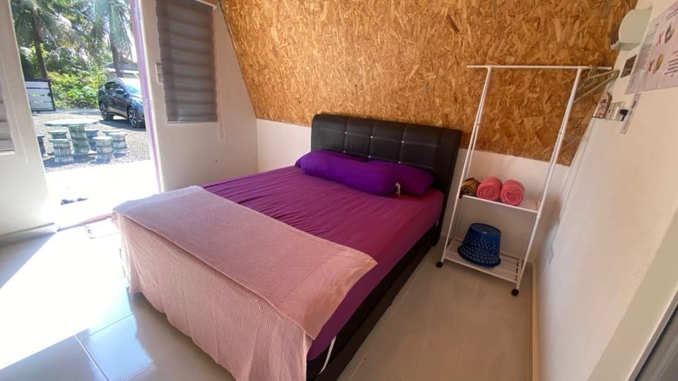 Deluxe Double Room | Desk, bed sheets