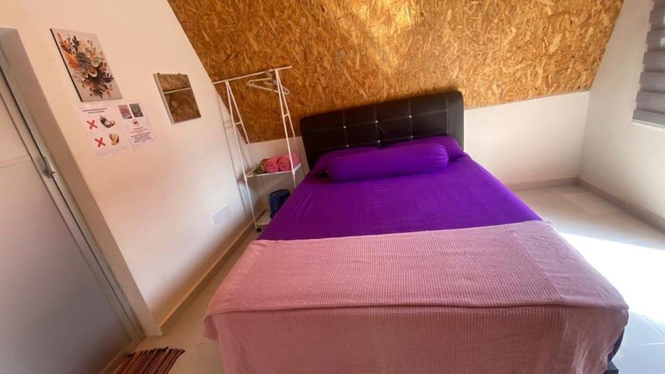 Deluxe Double Room | Desk, bed sheets
