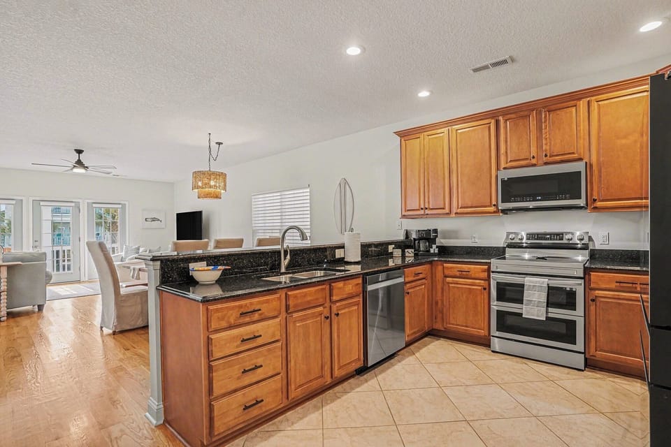 Bright, functional kitchen for everyday cooking