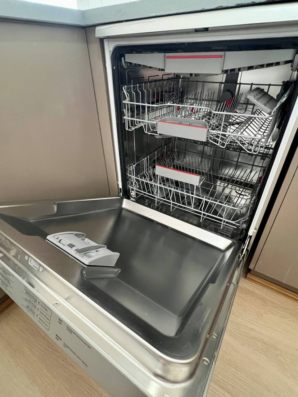 Spend less time washing dishes and more time relaxing with our modern, stainless steel dishwasher.