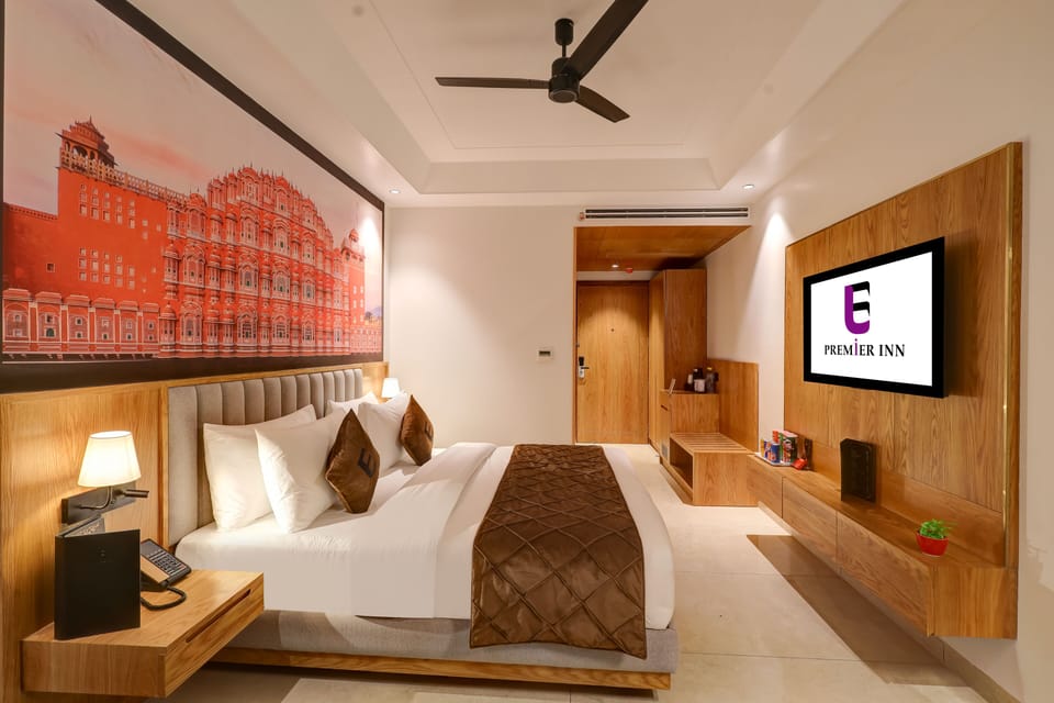Premium Double Room | Desk, laptop workspace, soundproofing, free WiFi