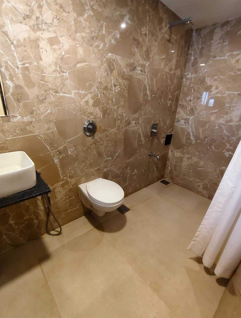 Super Deluxe with Bathtub | Bathroom | Towels, toilet paper
