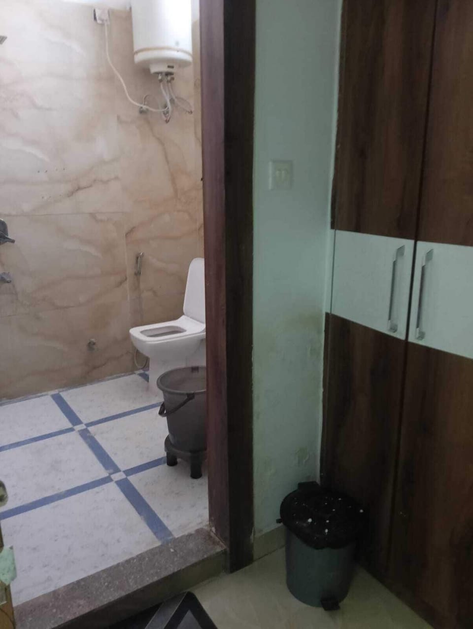 Deluxe Room | Bathroom | Towels, soap, shampoo, toilet paper