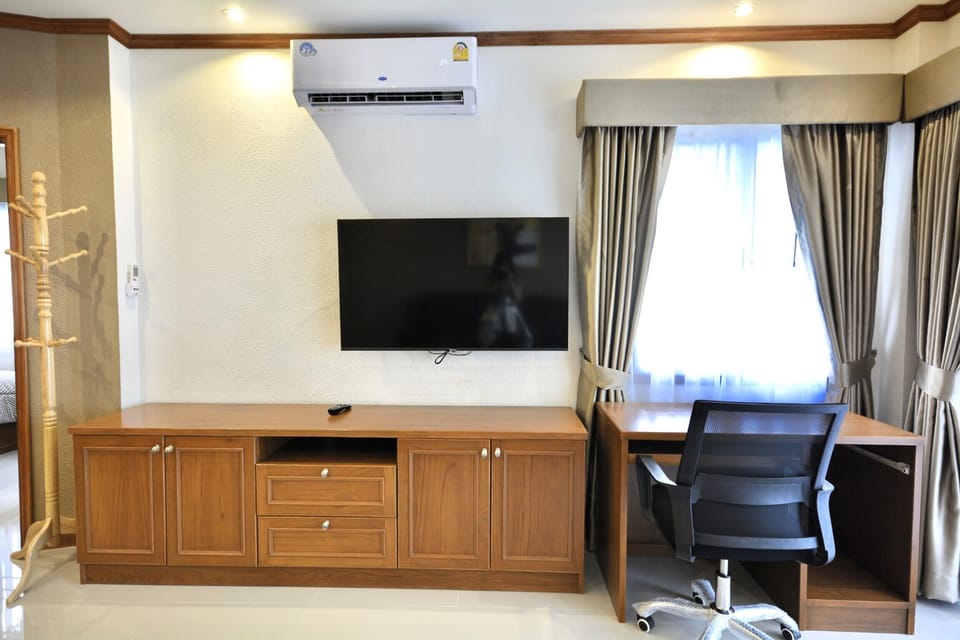 Apartment, 1 Bedroom, Smoking, Balcony | Room amenity