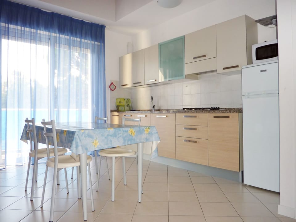 Apartment, 3 Bedrooms, Patio, Garden View | Interior