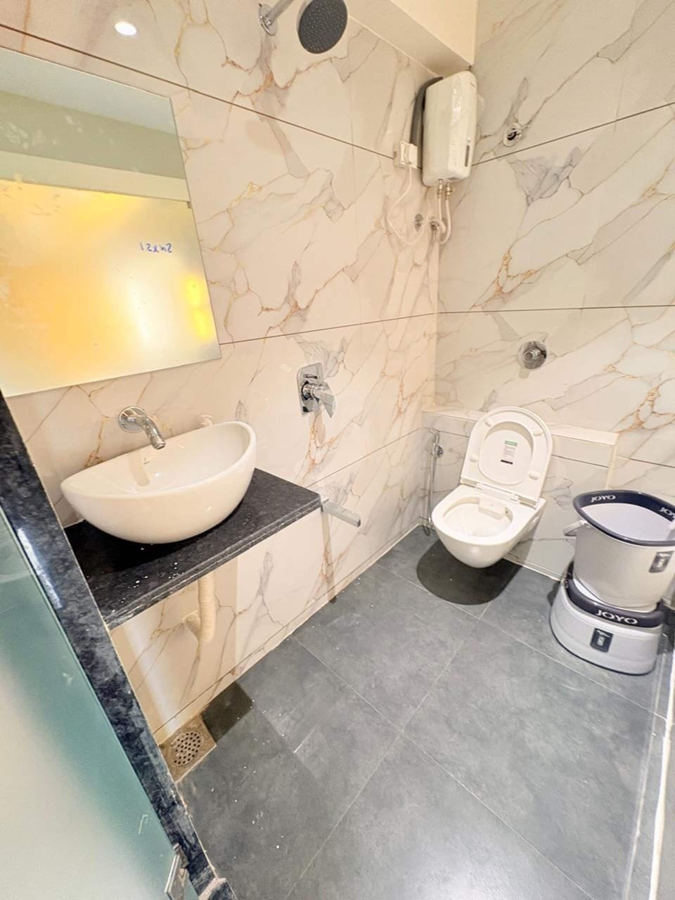 Deluxe Room | Bathroom | Shower, free toiletries, hair dryer, towels