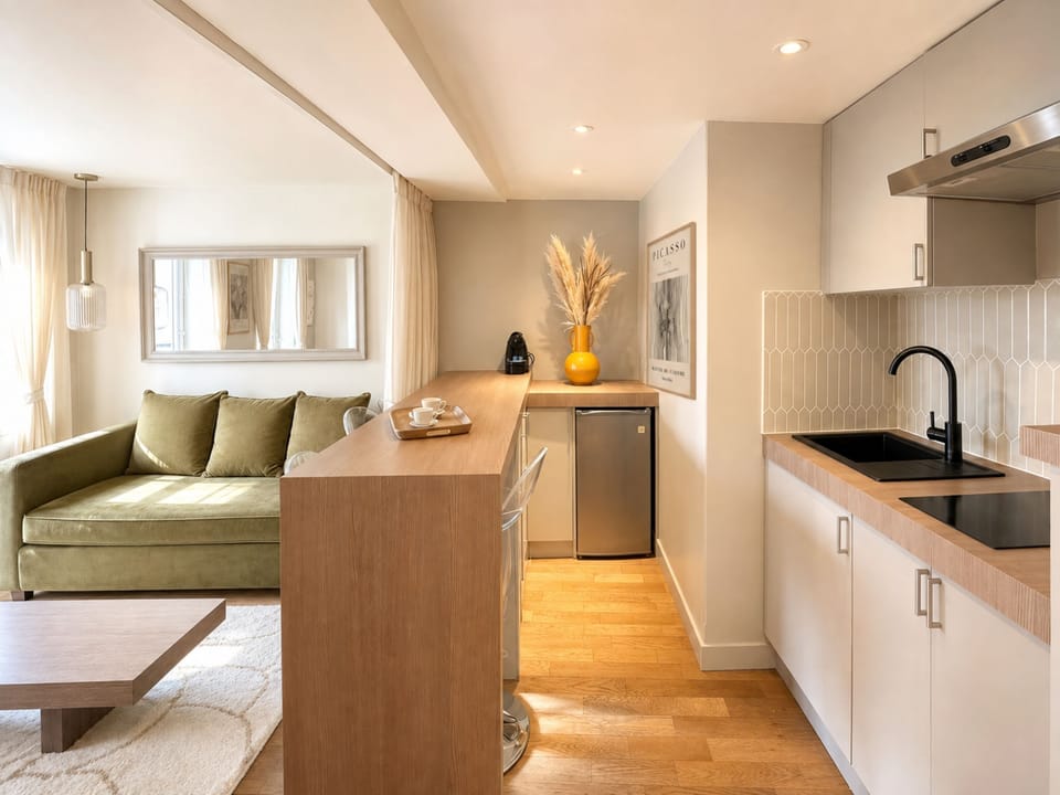 Deluxe Apartment, City View | Private kitchen | Espresso maker, electric kettle, toaster, highchair