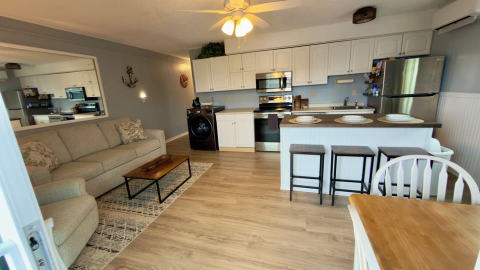 Kitchen/Dining Area