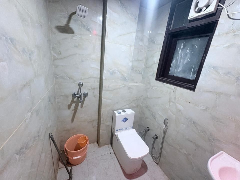 Double Room, Balcony, City View | Bathroom | Shower, free toiletries, hair dryer, slippers