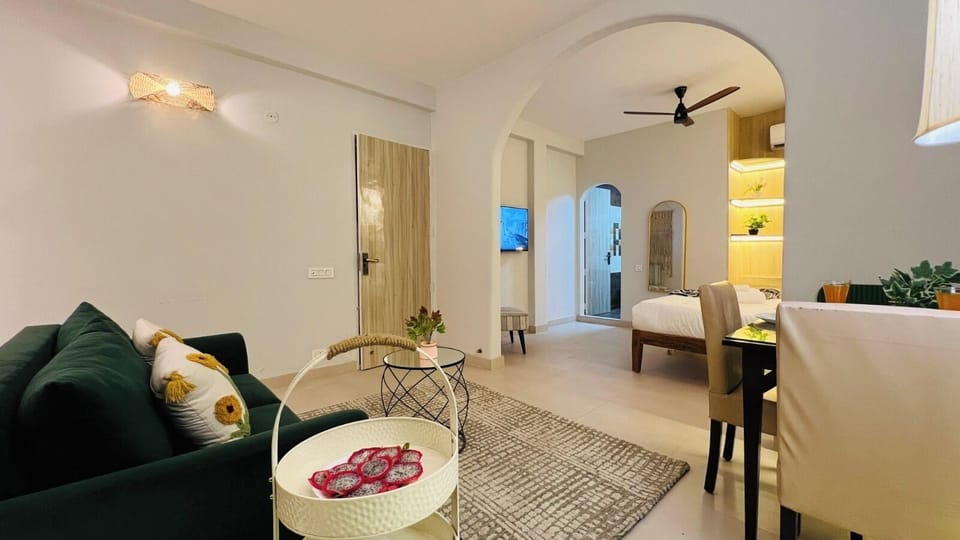 Basic Single Room | Living area
