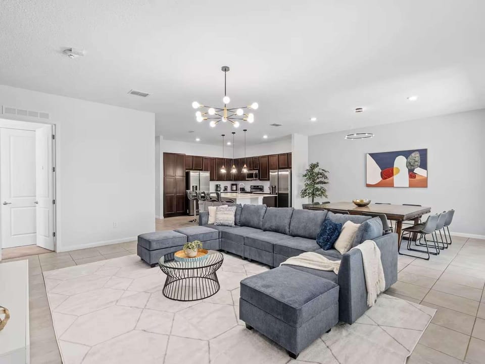 House | 12 bedrooms