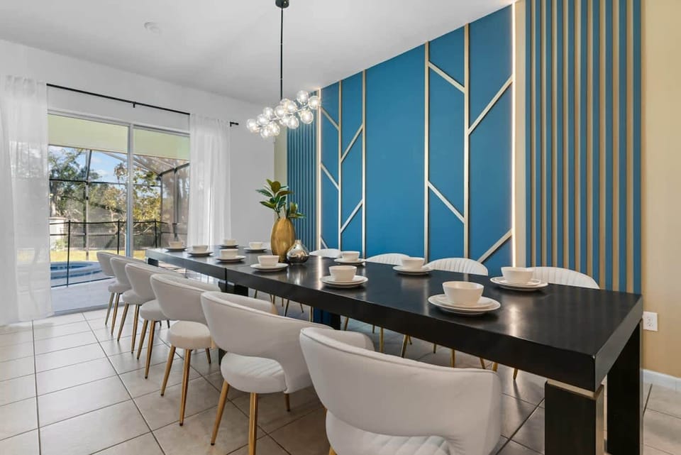 House | 12 bedrooms