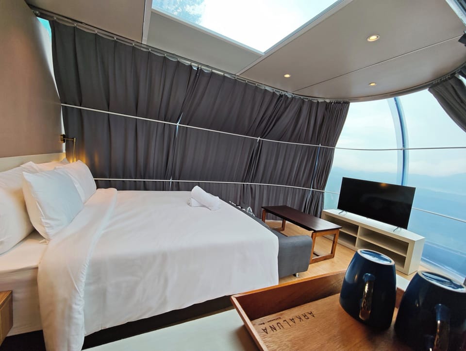 Premier Studio Suite, Mountain View | Minibar, blackout drapes, soundproofing, free WiFi