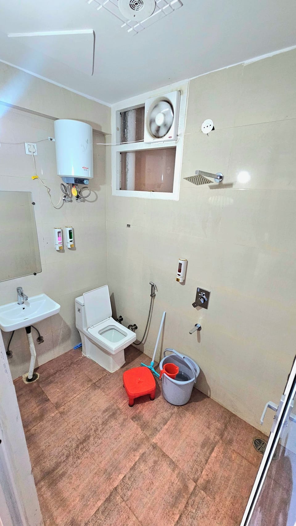 Superior Double Room, Balcony, City View | Bathroom | Shower, free toiletries, towels, soap
