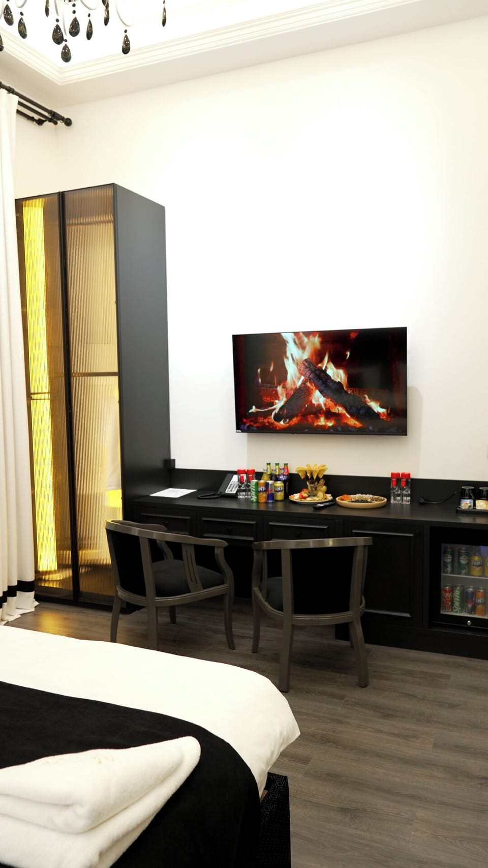 Luxury Room | Living area | 32-inch Smart TV with digital channels, heated floors