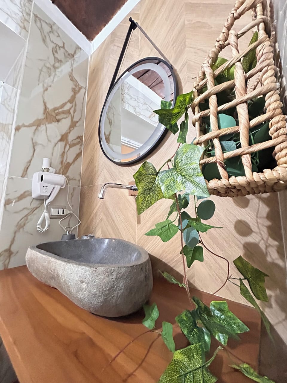 Standard Double Room, Balcony | Bathroom | Shower, rainfall showerhead, hair dryer, bidet