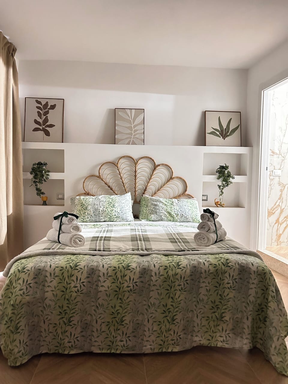 Standard Double Room, Balcony | Minibar, in-room safe, desk, blackout drapes