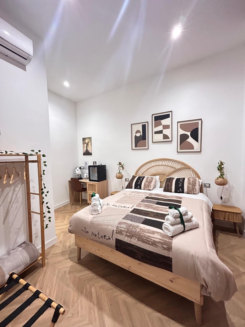 Comfort Double Room, Balcony | Minibar, in-room safe, desk, blackout drapes