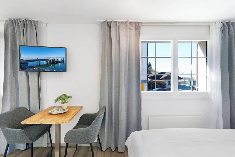 Comfort Double Room | Free WiFi, bed sheets
