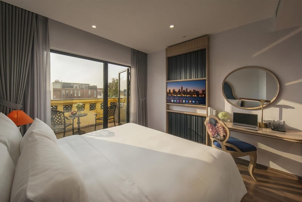 Executive Double or Twin Room, Balcony, City View | Premium bedding, memory foam beds, minibar, in-room safe