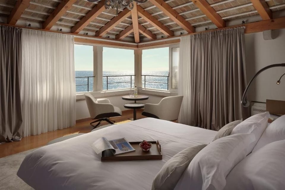 In-room safe, soundproofing, iron/ironing board, free WiFi
