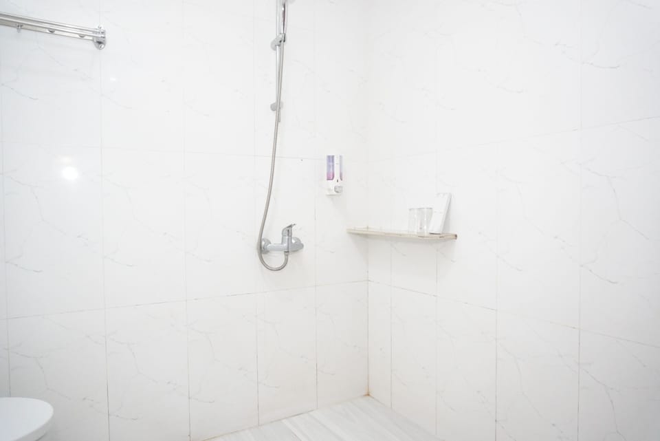 Superior Double Room, Balcony, Lake View | Bathroom | Bidet