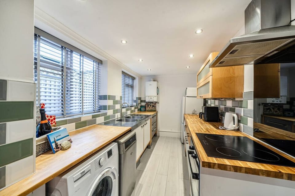 Cook and clean up easily with the hob, worktops, and appliances in the kitchen.