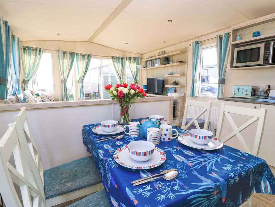 Cottage | Dining