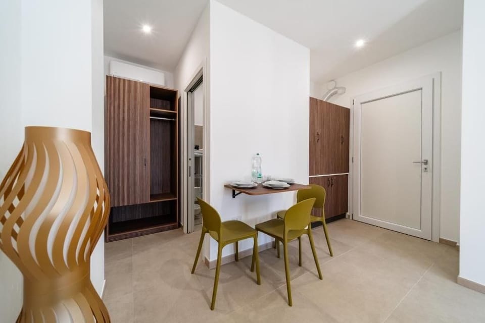 Superior Studio, 1 Bedroom, Kitchenette | Dining