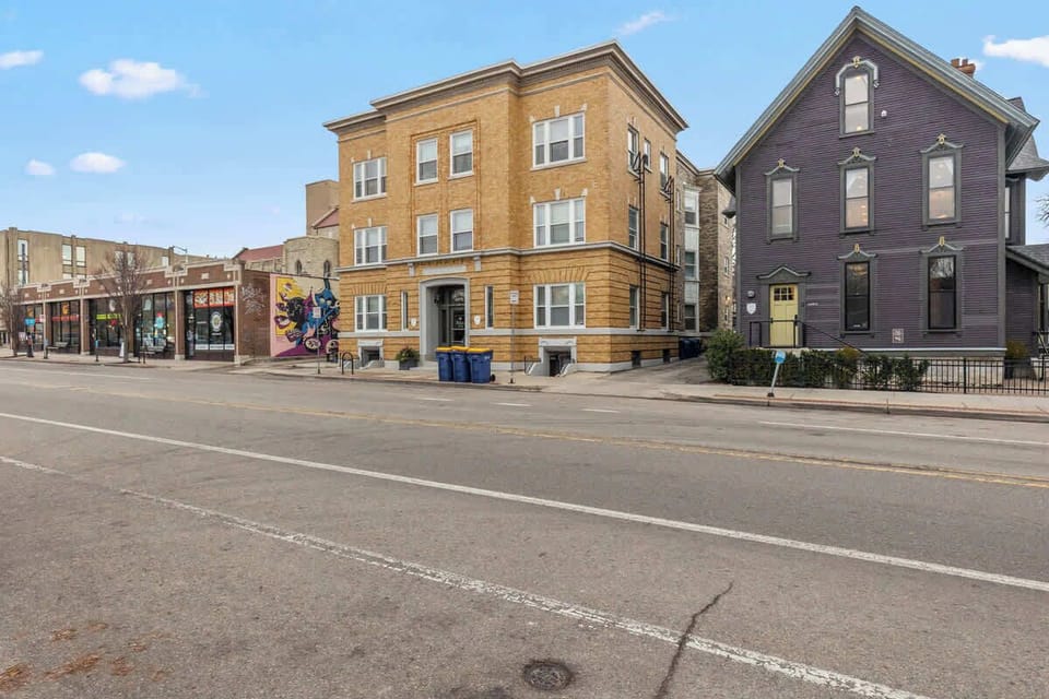 The Inn on Jefferson is the grey building.