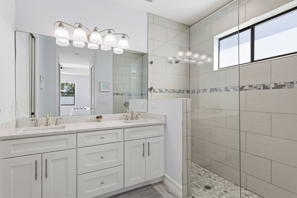 Bath, pool and kitchen towels are provided, as well as a starter bathroom and kitchen hospitality-sized amenity pack.