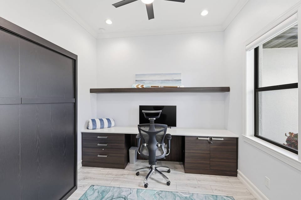 The flex space/office can be used for keeping up with work back home, homeschooling familes, or an extra bedroom with the queen Murphy bed opened.