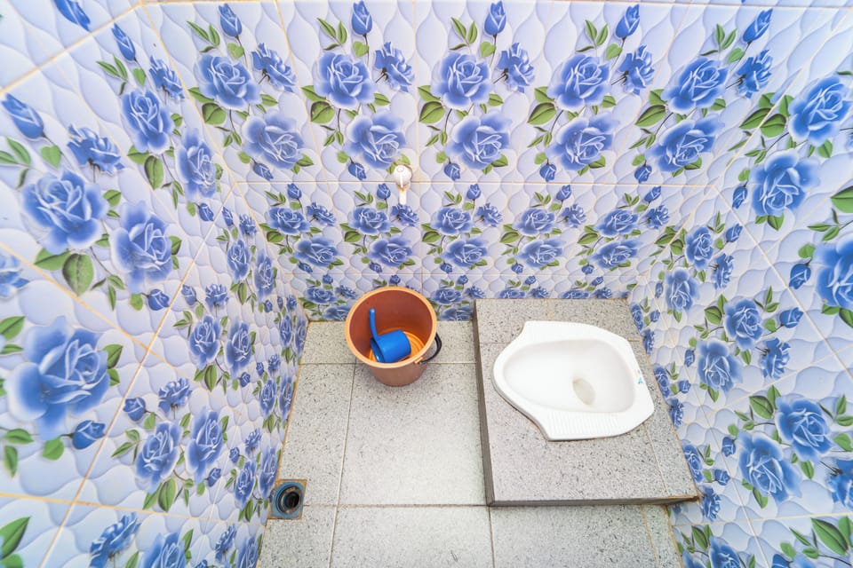 Economy Double Room | Bathroom | Shower, free toiletries, bidet, towels