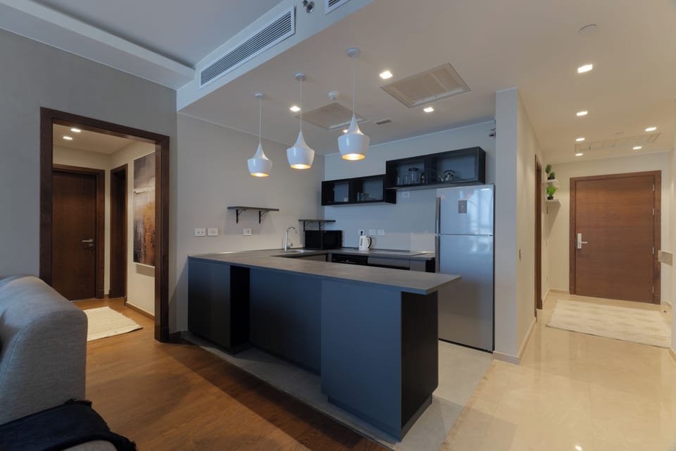 Comfort Apartment, 2 Bedrooms, City View, Executive Level | Private kitchen | Full-size fridge, microwave, oven, stovetop