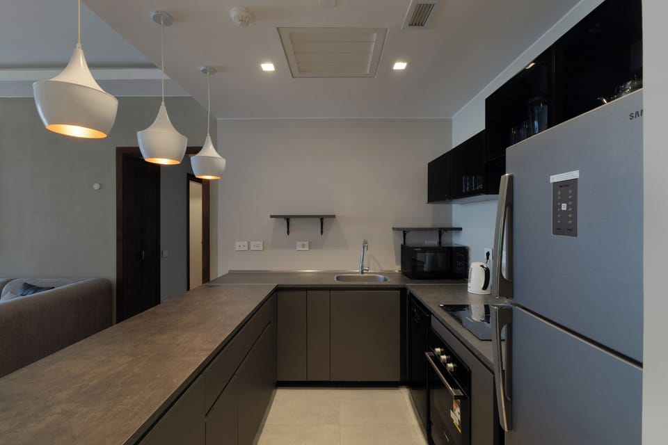 Comfort Apartment, 2 Bedrooms, City View, Executive Level | Private kitchen | Full-size fridge, microwave, oven, stovetop