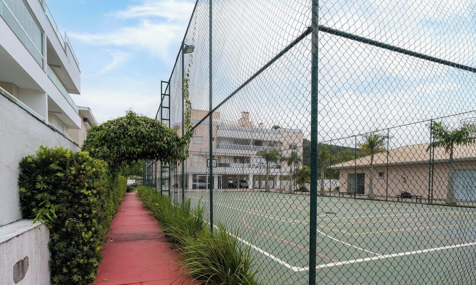 Basic Apartment | Sport court