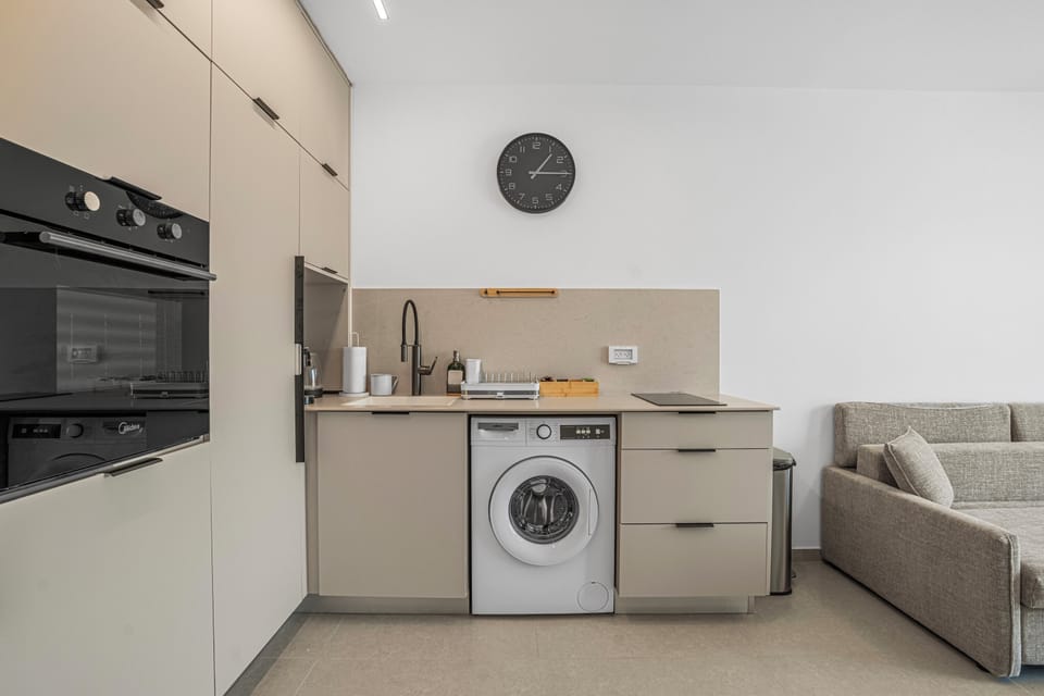 Apartment, 1 Bedroom, Balcony, Mountain View | Interior