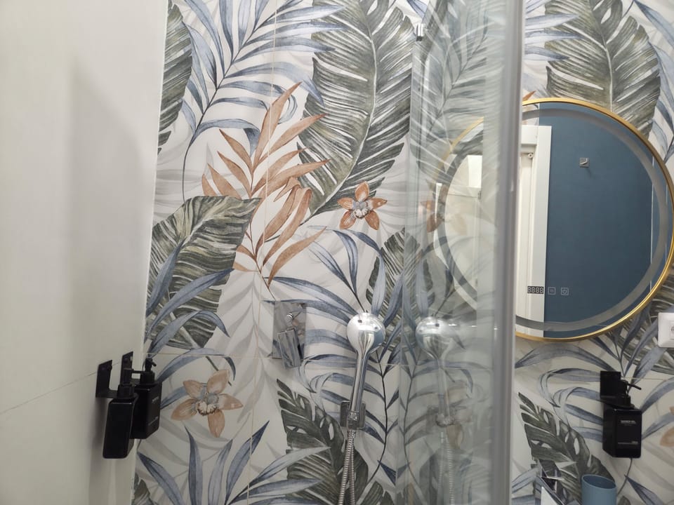Comfort Room | Bathroom | Shower, hair dryer, bidet, towels