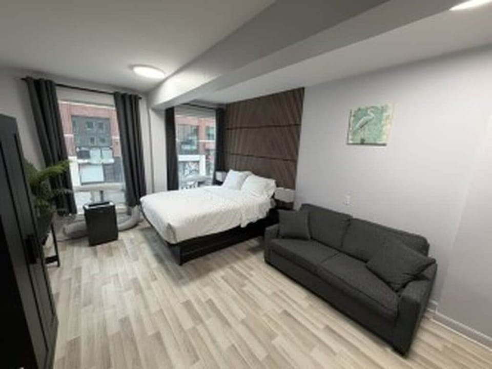 Deluxe Studio, 1 Queen Bed, Kitchen | Interior