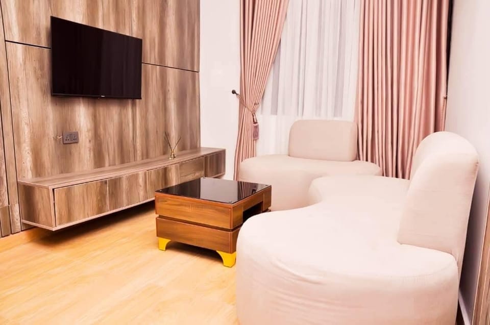 Executive Suite, City View | Living area | Computer monitors, printers